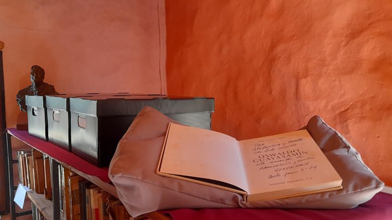 Los tesoros de la biblioteca personal de Atahualpa Yupanqui en versión digital: la palabra de su hijo 