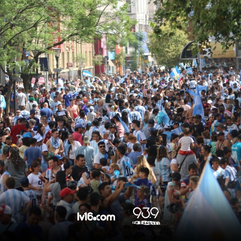 Miles de riocuartenses salieron a las calles a festejar la tercera Copa del Mundo