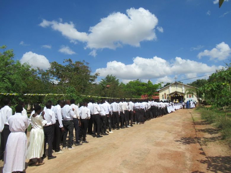 Furor en Tanzania por 'La Scaloneta': ovacionaron a un cura de San Luis que trabaja en una misión pastoral