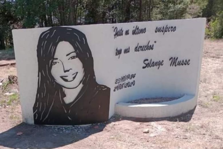 Huinca Renancó: Inauguraron un memorial en homenaje a Solange Musse 