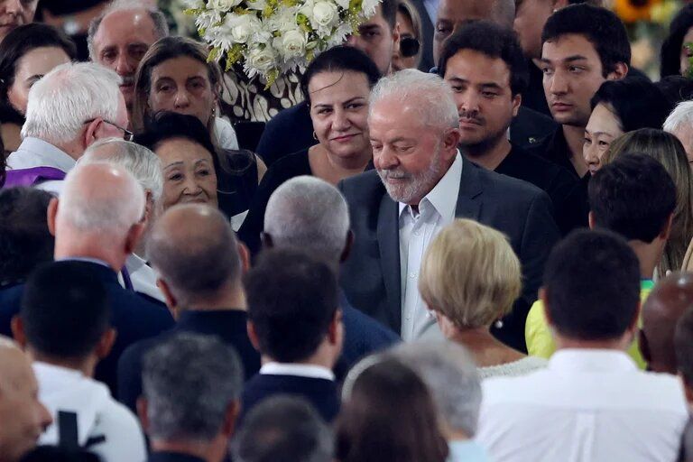 La despedida a Pelé: el presidente Lula pasó por el funeral para darle el último adiós a la leyenda de Brasil