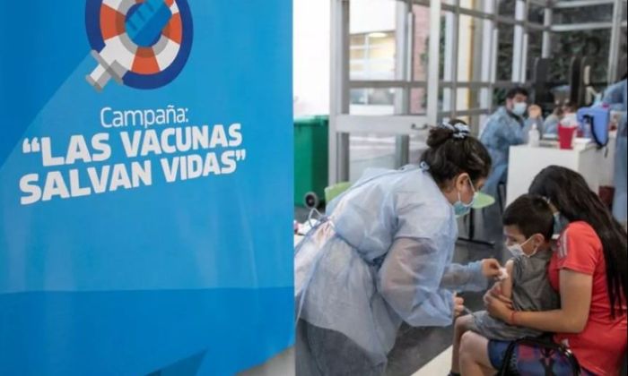 Vacunación Covid: desde el lunes, niños y adolescentes recibirán refuerzos
