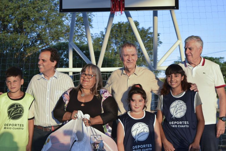 Schiaretti inauguró el polideportivo social en el barrio Jardín Norte 