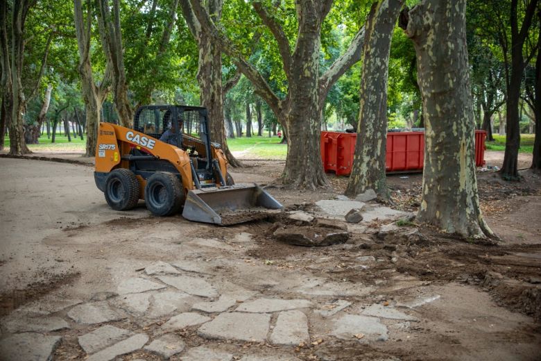 Realizaron tareas de mantenimiento en el parque Sarmiento 
