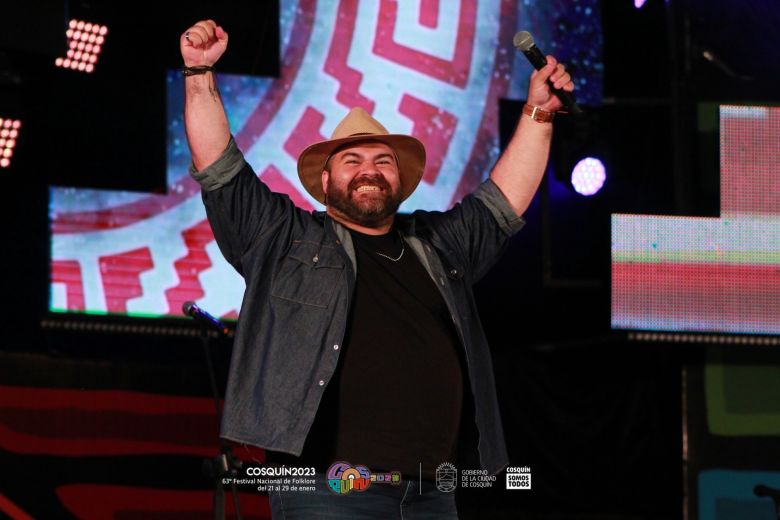 Abel Pintos cerró a lo grande la novena luna del Festival de Cosquín