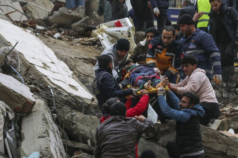 Terremoto en Turquía - Siria: “Han muerto más de 1500 personas y hay más de 4 mil heridos”