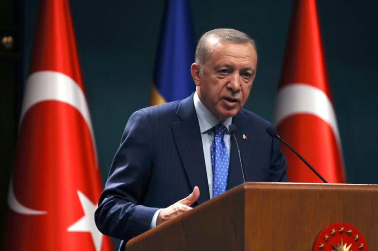 El presidente de Turquía declaró emergencia en diez provincias azotadas por terremoto