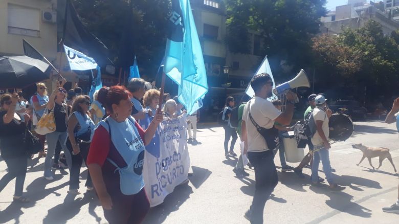UEPC: realizaron movilización en plaza Roca