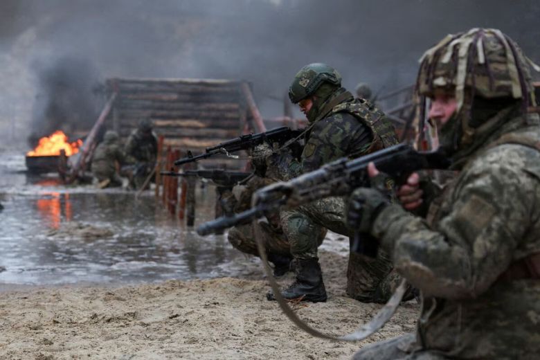 Las tropas de Kiev se preparan para una contraofensiva mientras ganan tiempo en Bajmut