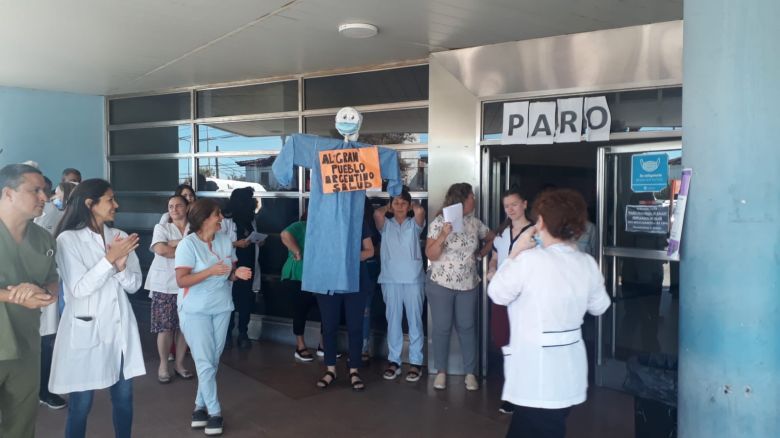 En Río Cuarto marcharon por salarios y el reclamo de la incorporación de una médica 