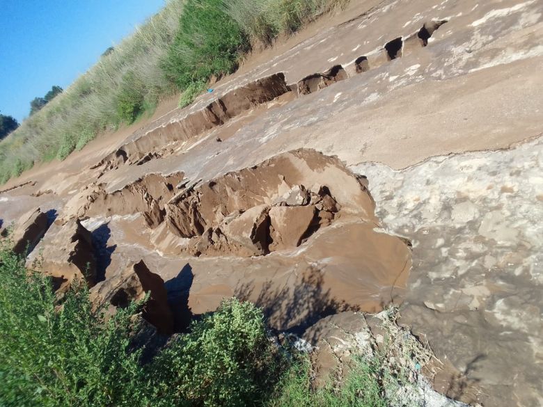 La Gilda: Al bajar las aguas de la lluvia quedó en evidencia un total deterioro del camino viejo 
