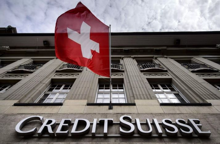 Caen las acciones del Credit Suisse y arrastran a los bancos globales