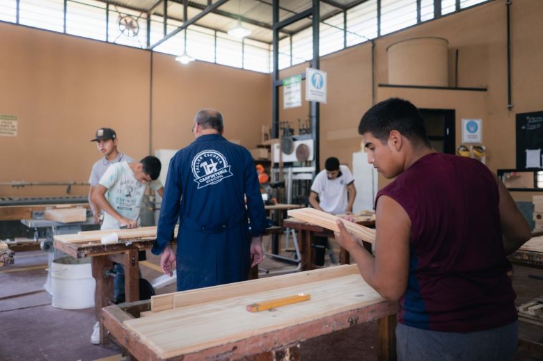 Más de 70 jóvenes aprenden el oficio en la Escuela de Carpintería Municipal
