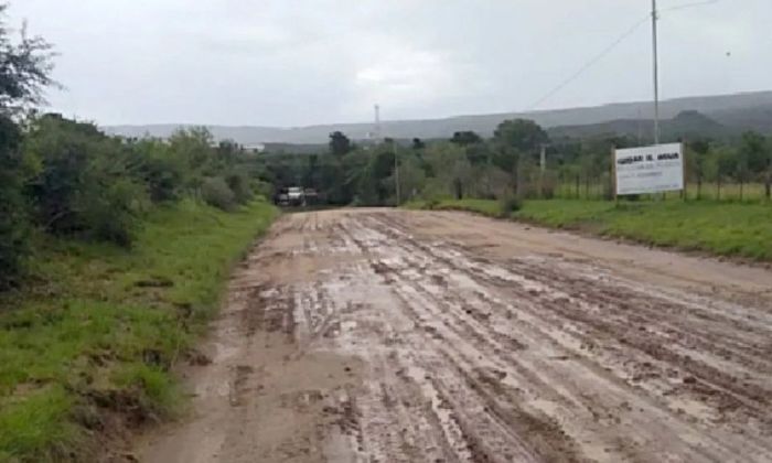 Las Albahacas: la lluvia no afectó la obra de pavimentación del acceso