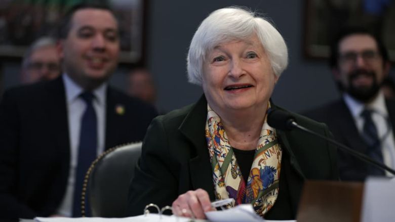 Janet Yellen convocó de urgencia a una reunión con reguladores para frenar la crisis bancaria