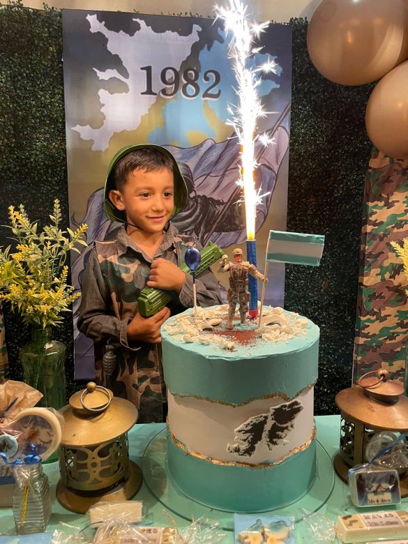 El particular pedido de un niño correntino: eligió Malvinas como temática de cumpleaños  