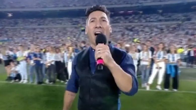 Ariel Ardit, el hombre que le cantó el himno a la Selección Argentina