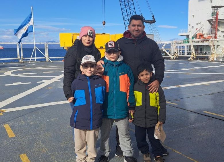 Con gran emoción, una familia de Santiago del Estero viaja a la Antártida para dar clases