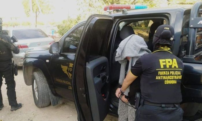 Una mujer detenida y cerraron un punto de venta de estupefacientes en Las Varillas 
