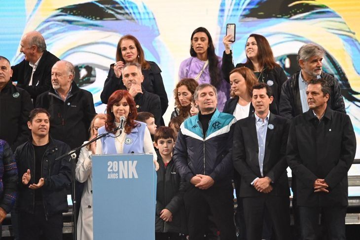 Cristina habló ante una multitud que pidió "una más", pero no dio definiciones electorales