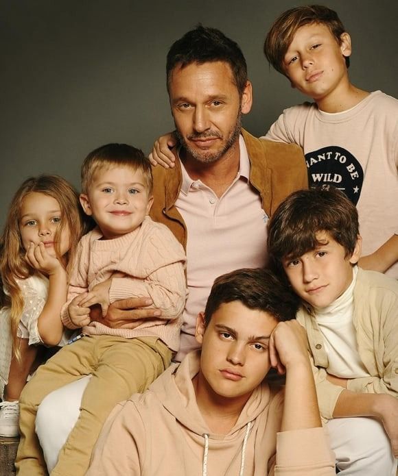 Benjamín Vicuña protagonizó una sesión de fotos con todos sus hijos: "Ellos son mi vida"