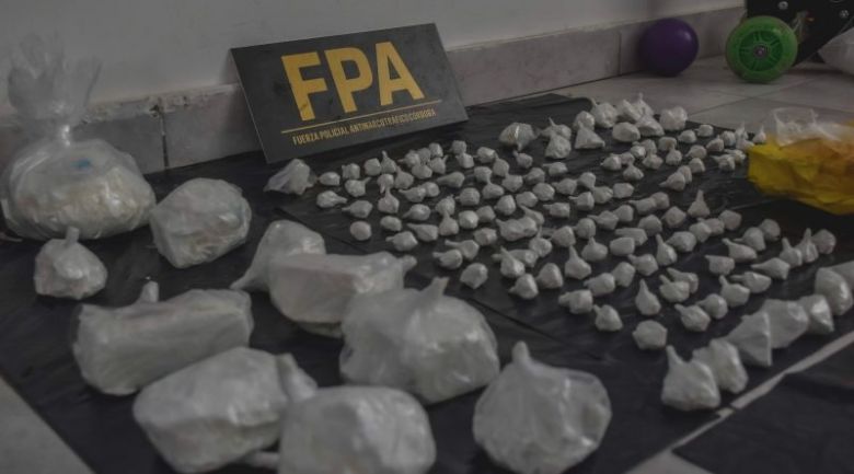 Megaoperativo en Córdoba: FPA desbarató una banda narco y secuestró más de 8.000 dosis de cocaína