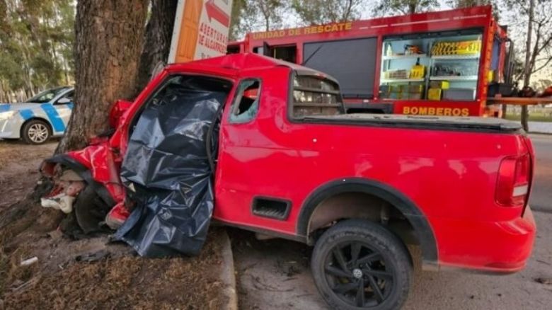 Fin de semana trágico en Villa María, un joven murió tras impactar contra un árbol