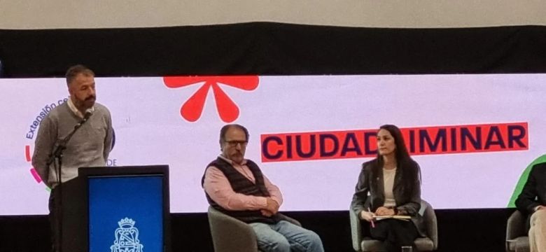Jairo recibió el Premio Cultura 2023 en el Paseo Córdoba de la Nueva Andalucía 