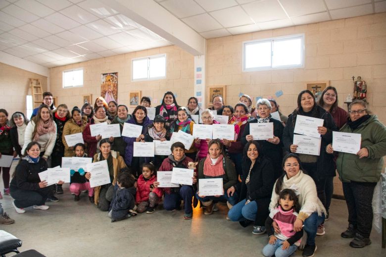 Trama Emprendedora: se entregaron 60 certificados a mujeres que participaron del programa en el barrio Las Delicias