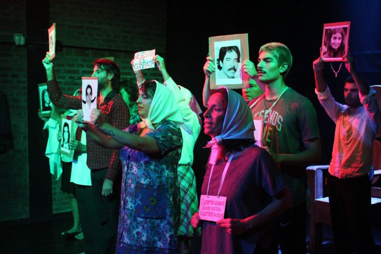 Derechos Humanos: presentan una obra de teatro en el Mascaviento