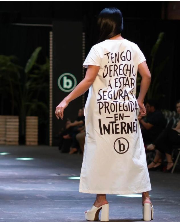 El Costa Rica Fashion Week manifestó en las pasarelas el drama de la violencia digital hacia las mujeres