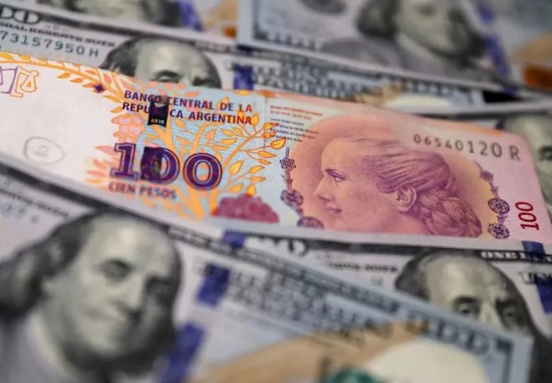 El dólar libre subió 50 pesos y cerró a $780
