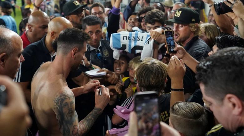 Las estrellas de Hollywood le pidieron autógrafos a Messi y tuvieron divertidas reacciones