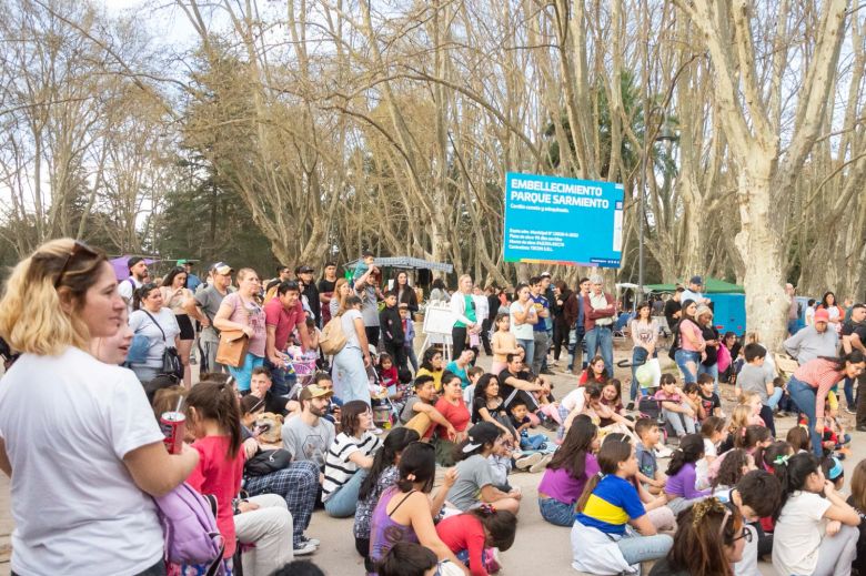 El Paseo de Ferias convocó a una multitud en el Parque Sarmiento