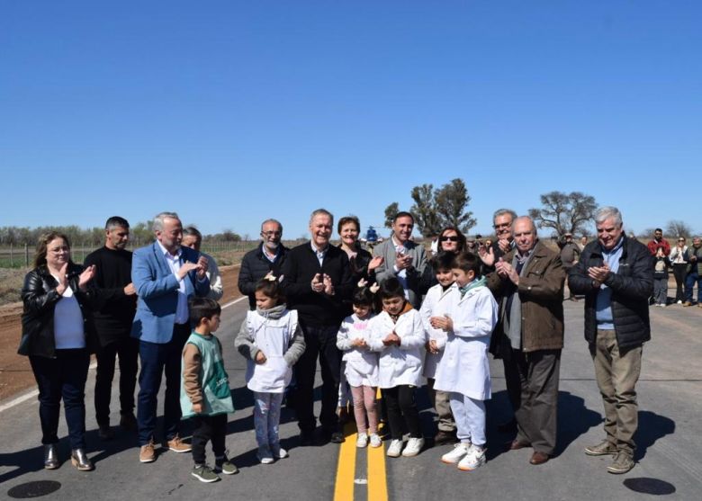 Schiaretti inauguró la pavimentación de la pista aérea de Huinca Renancó