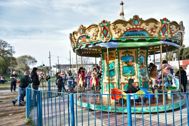 El Paseo de Ferias pasó por el Parque Sur y reunió a las familias en otra tarde espectacular 