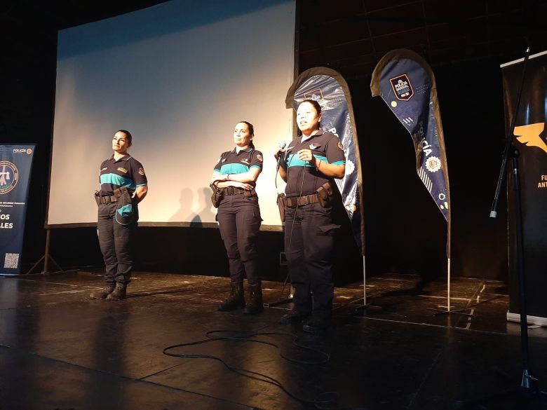 Autoridades policiales realizaron una presentación de la carrera de suboficiales de la policía