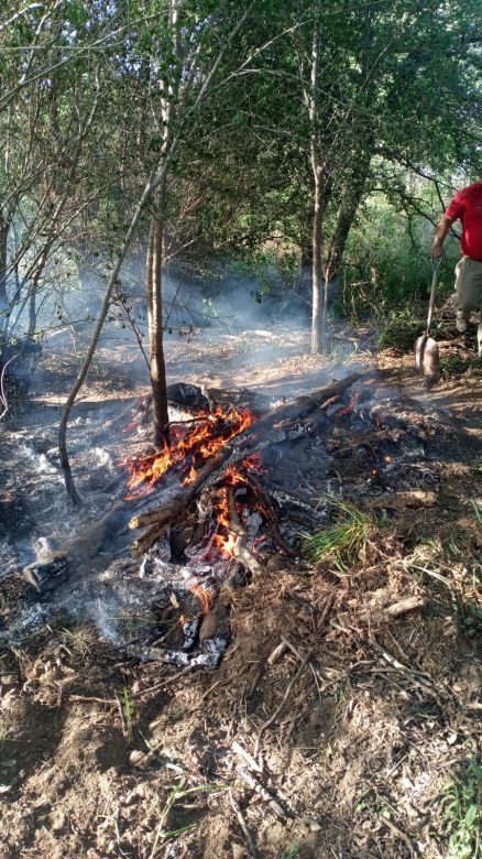 Incendios en el sector de campo La Piedra: intruso huyó tras iniciar un foco ígneo cerca de una vivienda 