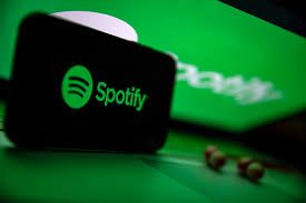Spotify expande las transcripciones automáticas a "millones" de pódcasts con mejoras de accesibilidad