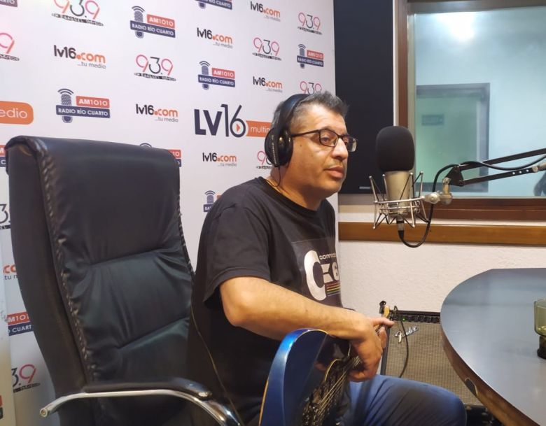 Ricardo Oga, realizó su acústico de rock en La Tarde del Limón