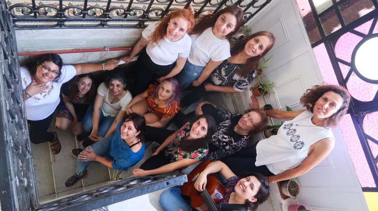 'Cantoras', el ensamble vocal femenino que se presentará en la Biblioteca Popular Mariano Moreno