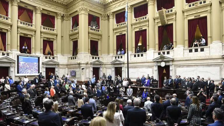 Juran los nuevos 130 diputados y Martín Menem asume como presidente de la Cámara baja