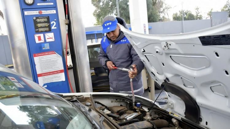 Combustibles líquidos en aumento: un equipo de GNC para un auto chico o mediano ronda los 700 mil pesos
