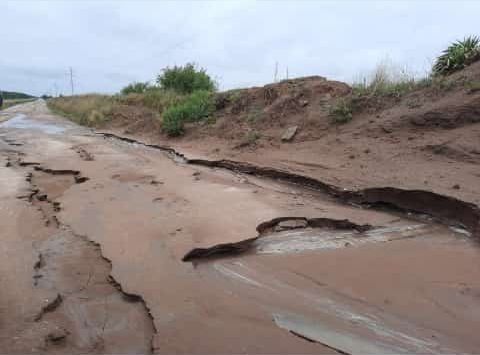 Caminos rurales: mucha lluvia, mal manejo de suelos, obras viales inconclusas, fallas de diseño y colapso