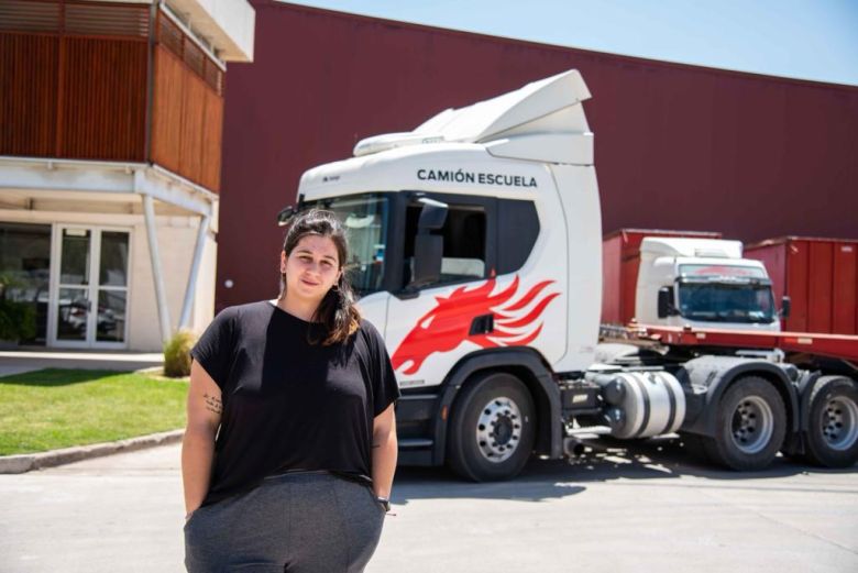 Selene Amerí, es camionera por vocación y busca incentivar a más mujeres a serlo