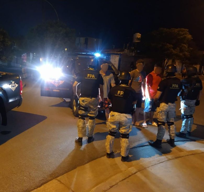 Córdoba: tras controles preventivos, la FPA incautó cocaína, marihuana y un arma de fuego en barrio Ciudad Evita 