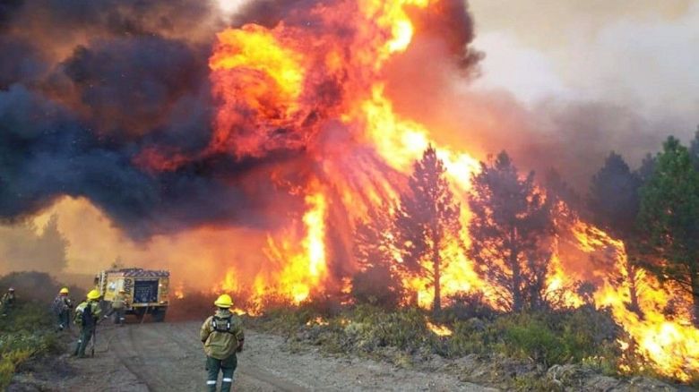 Bomberos de Córdoba viajan para relevos en los incendios de Chubut