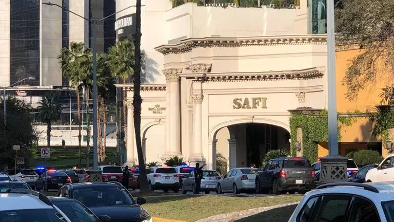 Asesinan a hombre en Hotel Safi Valle en Nuevo León; víctima tendría nexos con García Cabeza de Vaca