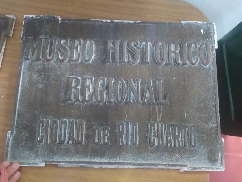 Robaron placas de bronce en el Museo Histórico Regional 