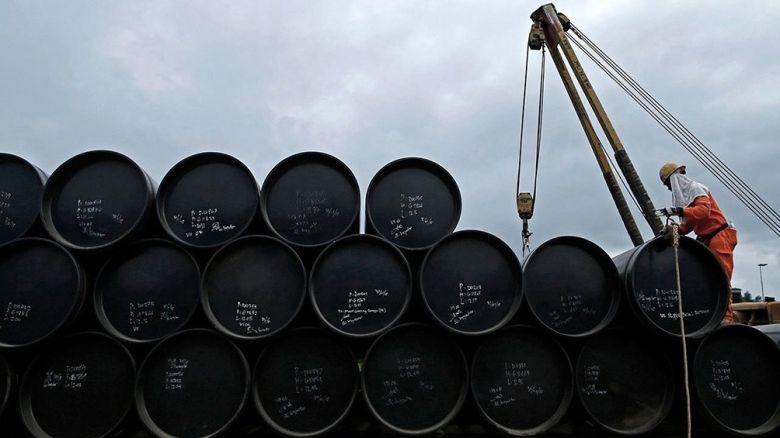 Subió el petróleo por la tensión en Medio Oriente y la escasez de suministros